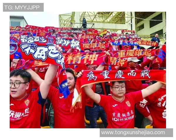 足球明星携手手机自拍分享训练生活精彩瞬间与球迷互动新方式